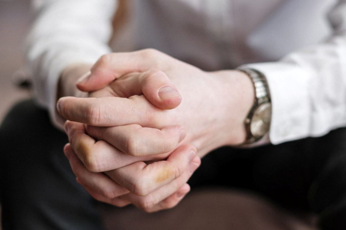 Sering menarik diri saat hubungan serius? kenali "avoidant attachment"