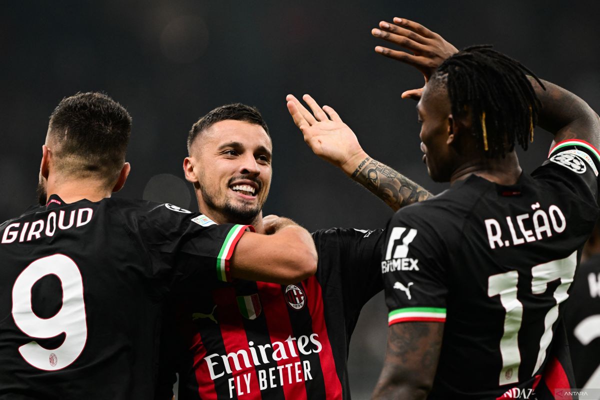 AC Milan melaju ke 16 besar setelah menang telak 4-0  atas RB Slazburg