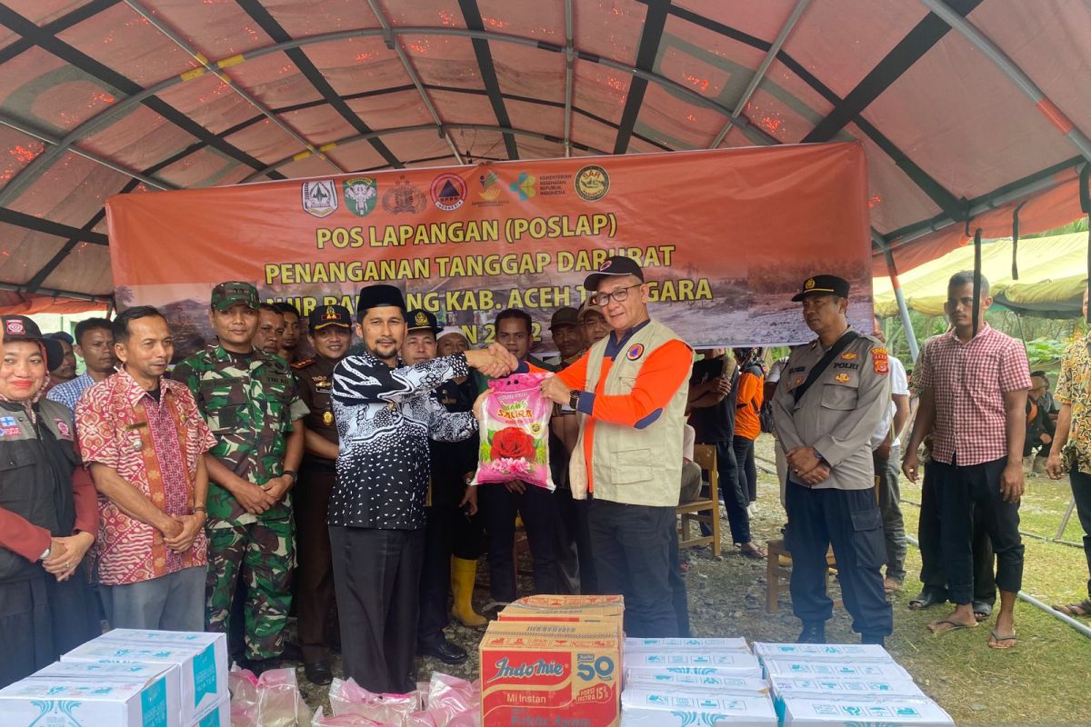 Korban banjir bandang Aceh Tenggara diberikan bantuan masa panik