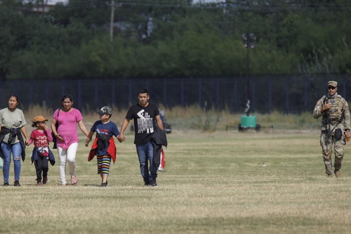 Media: Jumlah migran yang tertangkap di perbatasan selatan AS capai rekor