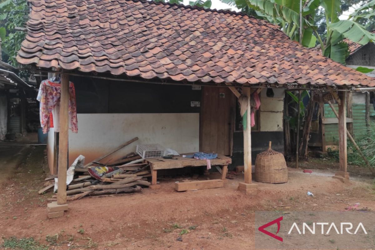 Dedi Mulyadi temukan keluarga miskin di Purwakarta makan nasi dicampur garam