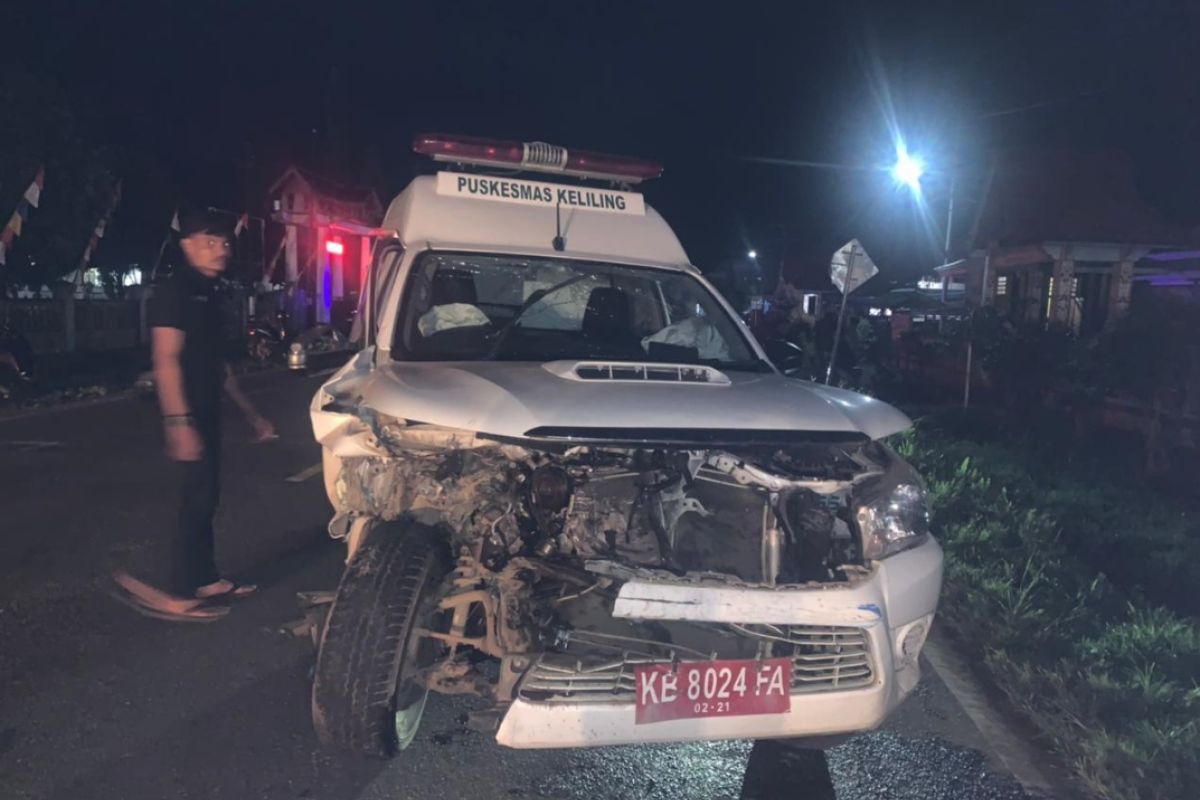 Polres Kapuas Hulu ungkap penyebab kecelakaan ambulans dan tronton di Putussibau