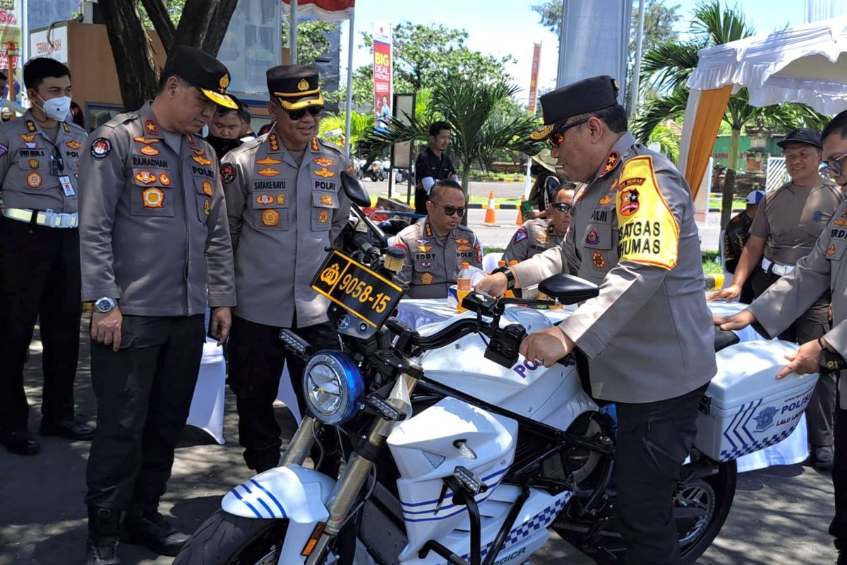 Kadiv Humas Polri cek kesiapan kendaraan listrik pengamanan KTT G20