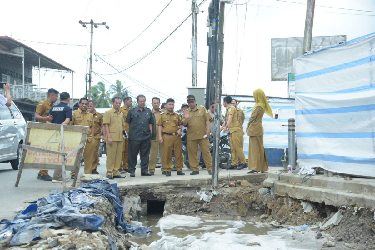 Satono memastikan penataan kawasan pasar Sambas berjalan baik