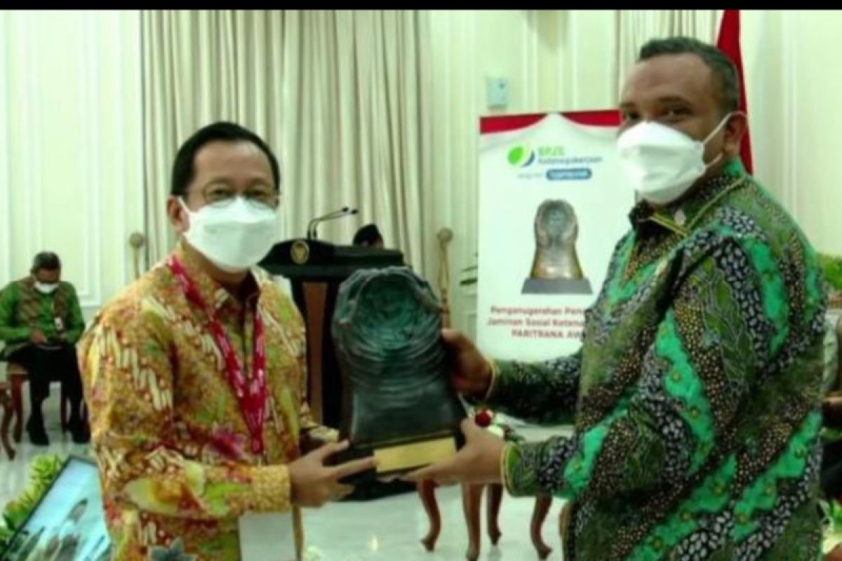 Peserta BPJS Ketenagakerjaan Sidoarjo, Tjiwi Kimia raih Paritrana Award 2021