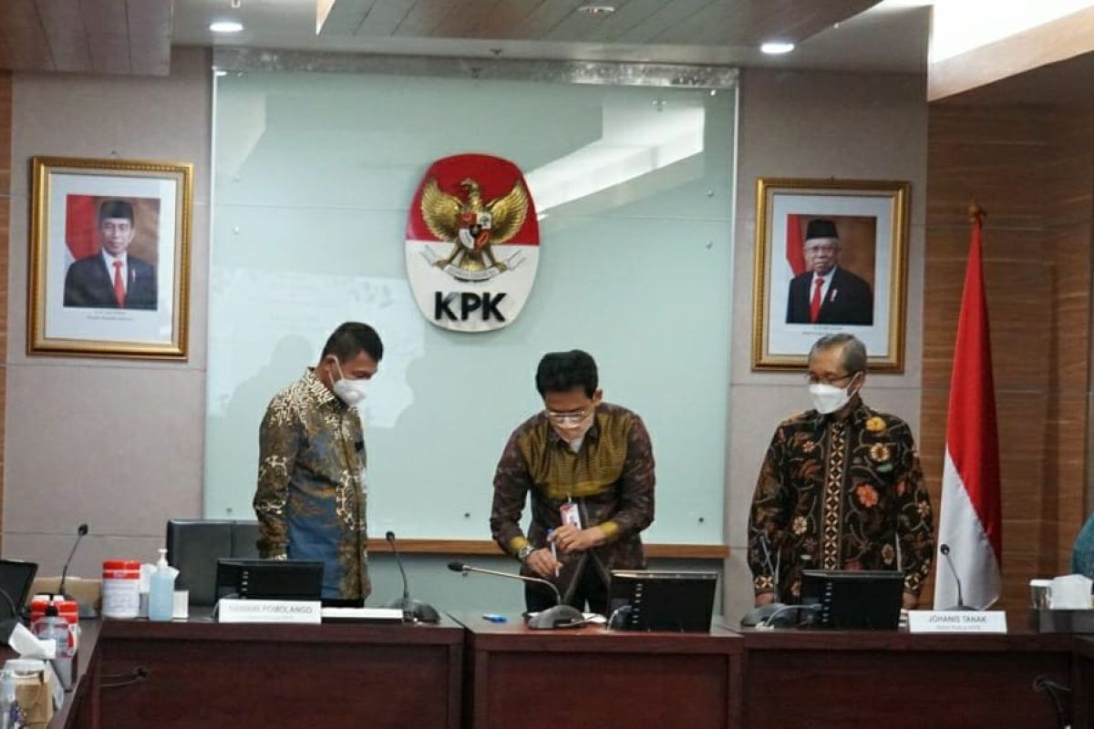 Dilantik Wakil Ketua KPK, Johanis Tanak teken pakta integritas