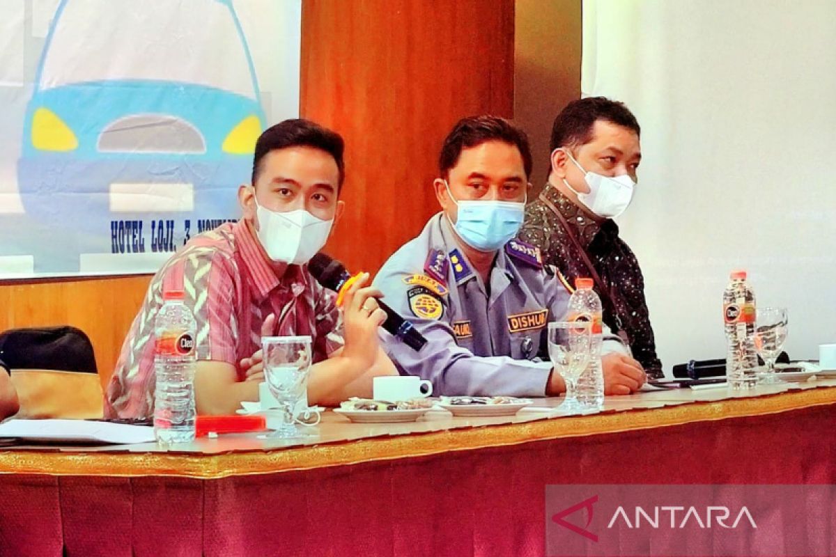 Gibran minta juru parkir berikan citra baik