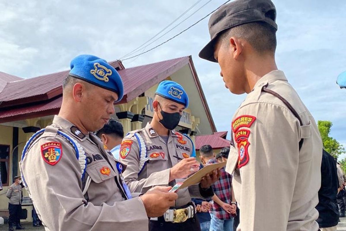 Bidpropam Polda Aceh tes urine personel Polres Aceh Singkil