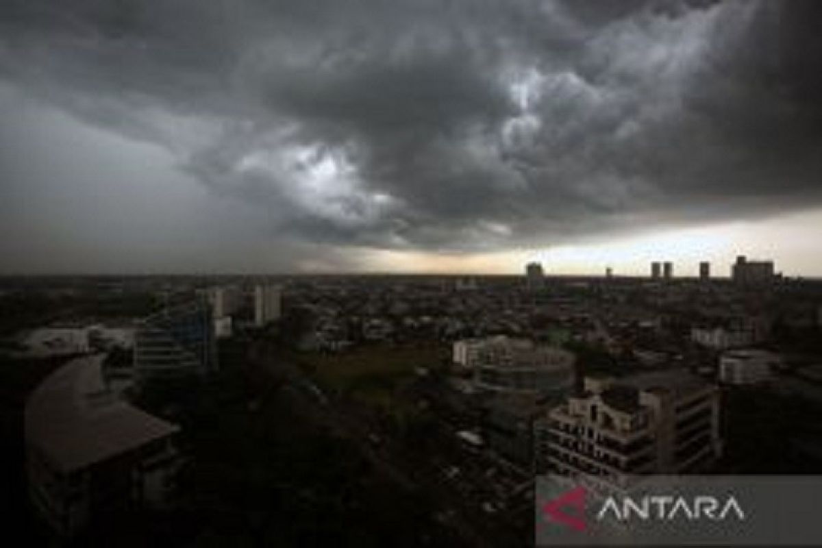 Hujan diprakirakan mengguyur di sejumlah kota besar di Indonesia