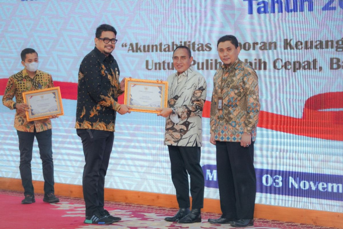 Pemkot Medan terima penghargaan Menkeu atas LKPD 2021