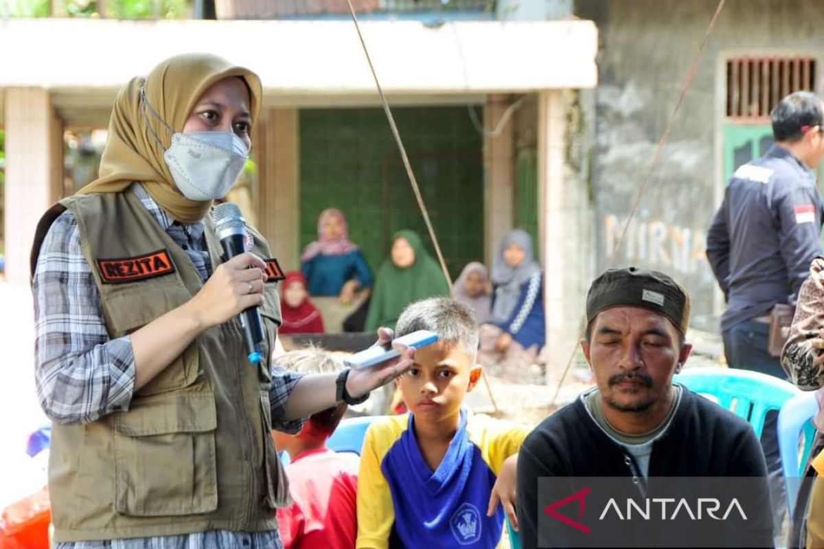 Bupati Inhu jumpai korban kebakaran di Bukit Selanjut