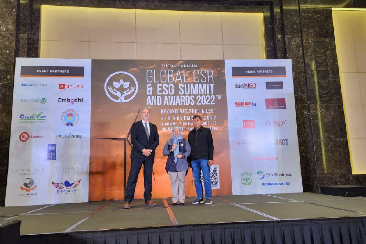 Adaro raih Gold Award di Global CSR Awards