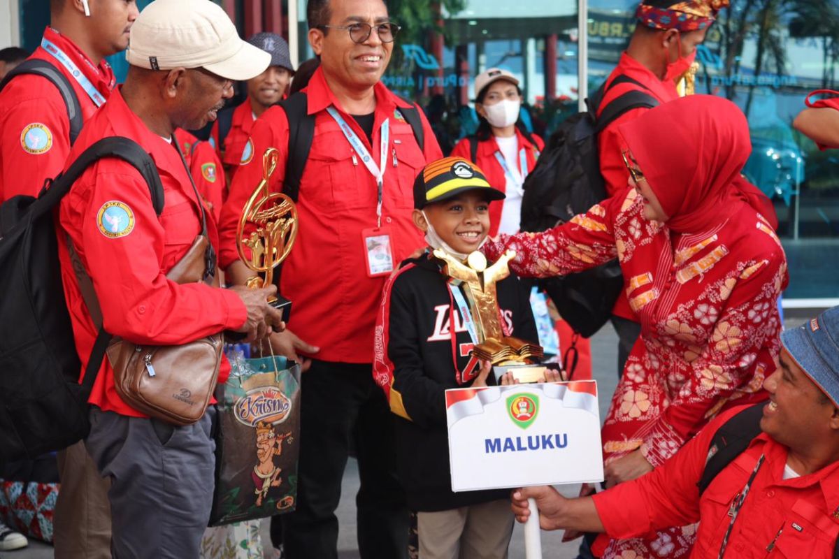 Kontingen Pesparani Maluku disambut meriah di Ambon karena juara umum