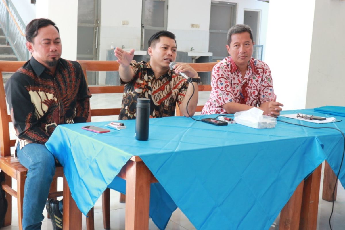 DKPP serahkan bantuan alat tangkap ikan jaring ke nelayan Surabaya