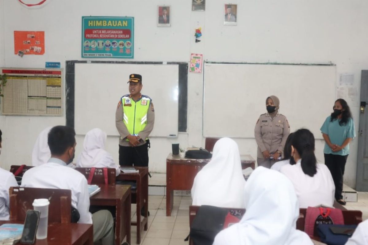 Kapolres Tebing Tinggi di SMA 3 beri motivasi dan Jauhi narkoba