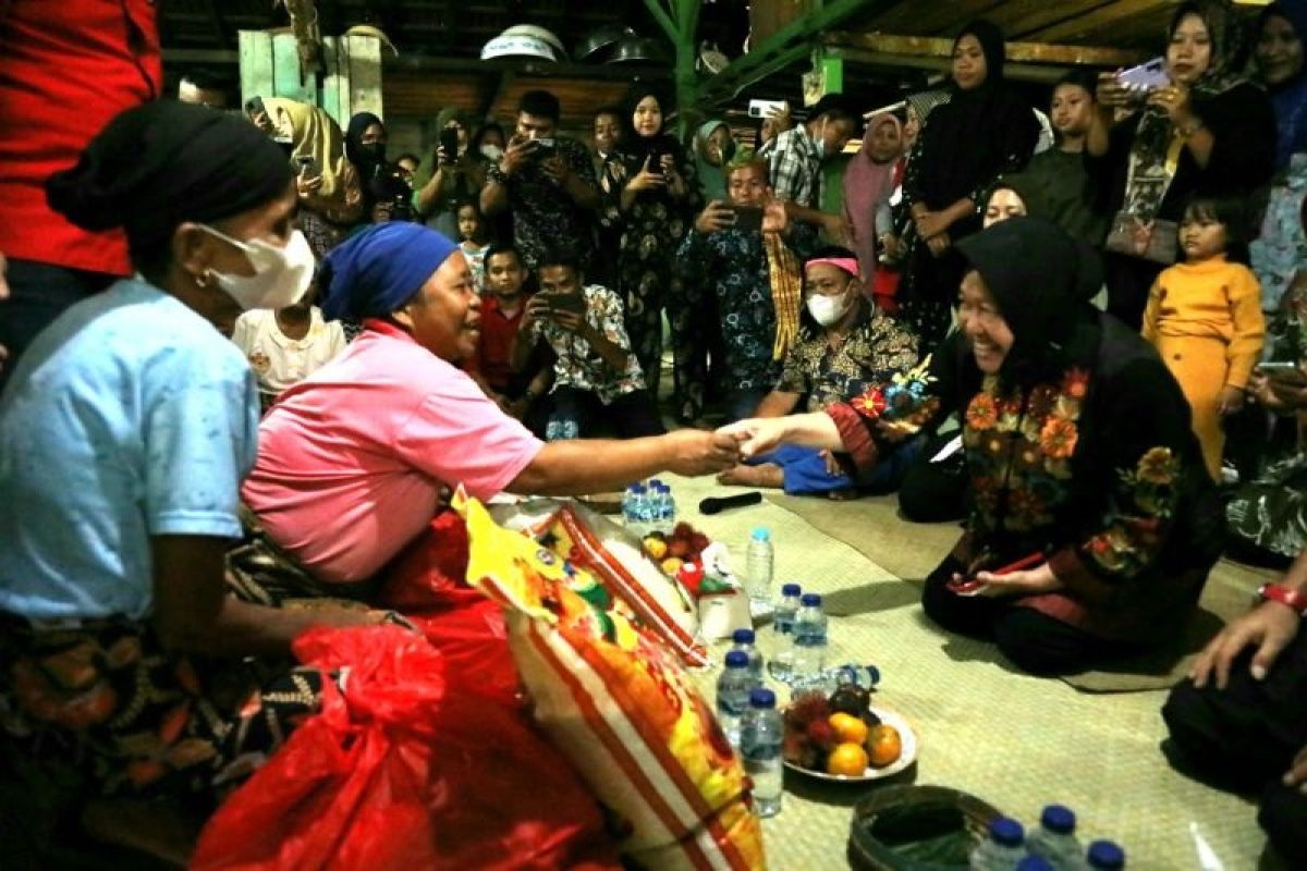 Mensos Tri Rismaharini sebut akan kaji pembangunan rumah layak huni Suku Talang Mamak