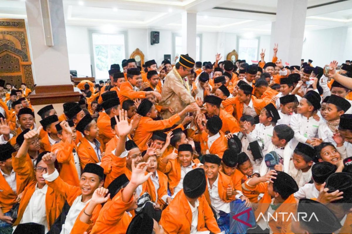 Airlangga Hartarto: Santri harus melek digital