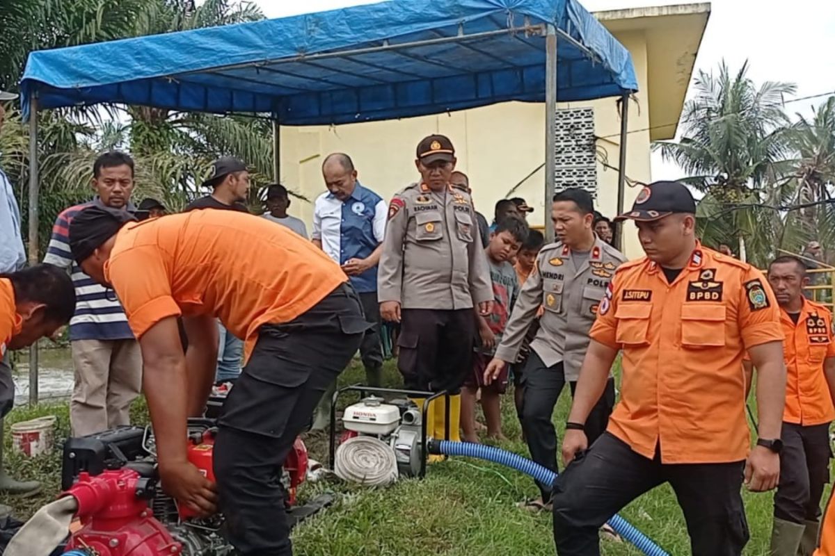 Wakapolres Langkat lihat penyedotan banjir