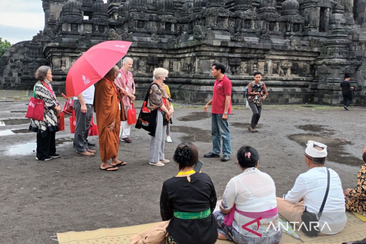 Delegasi R20 saksikan "Persembahyangan Tumpek Landep" di Prambanan