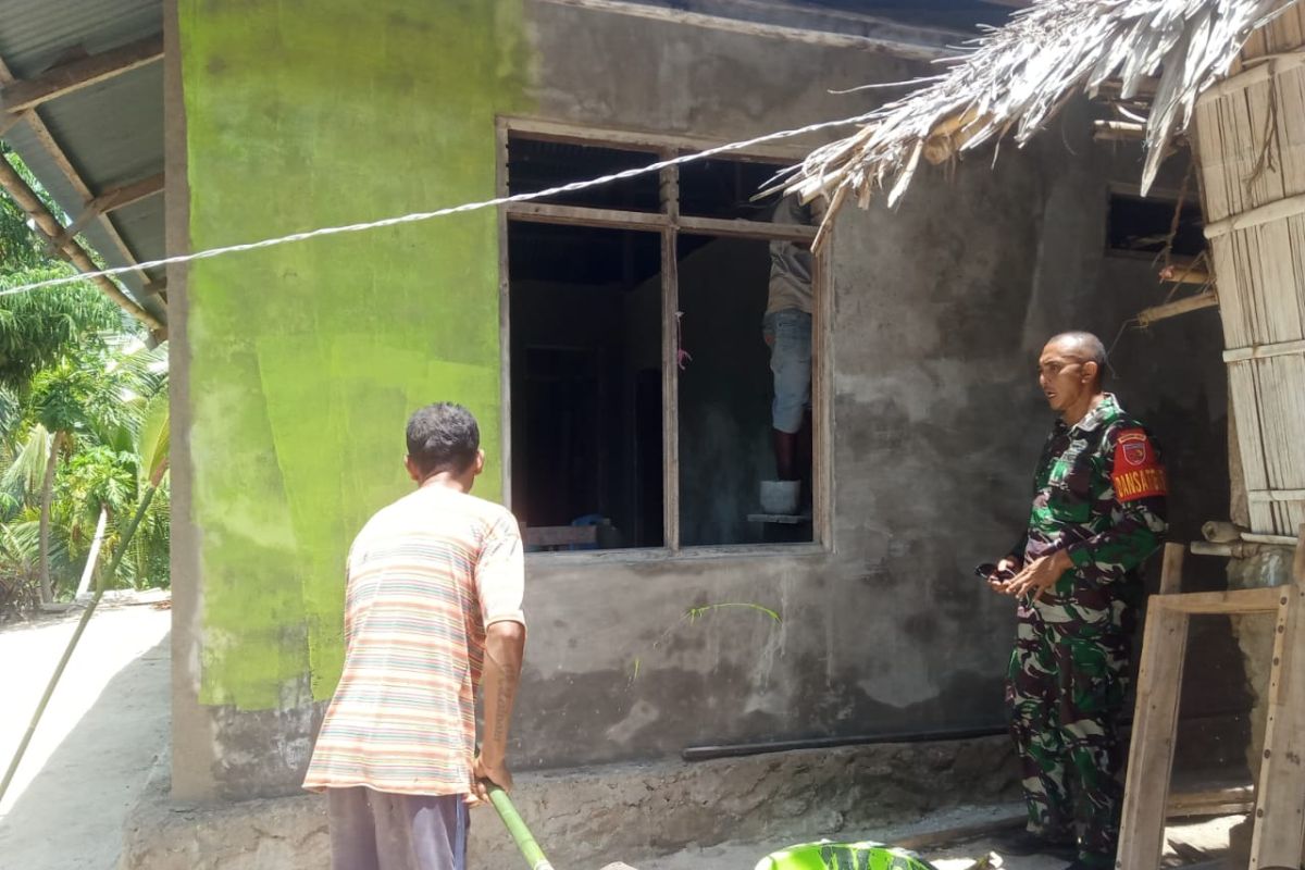 TNI perbaiki 21 rumah warga lewat Program TMMD di Maluku Barat Daya