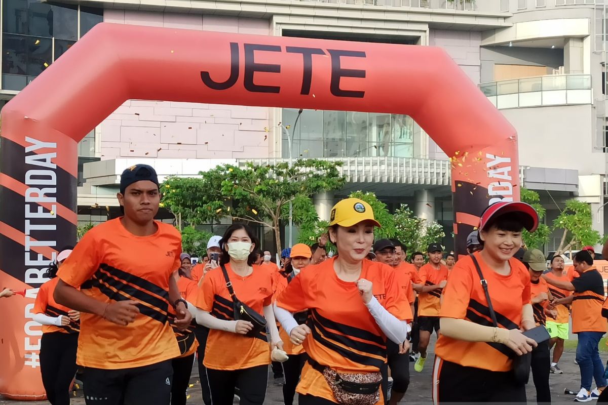 Pelari asal Surabaya bantu veteran sambut Hari Pahlawan