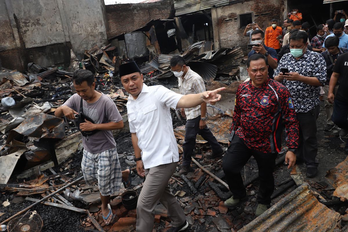 Pemkot Surabaya bantu korban kebakaran di Tegalsari