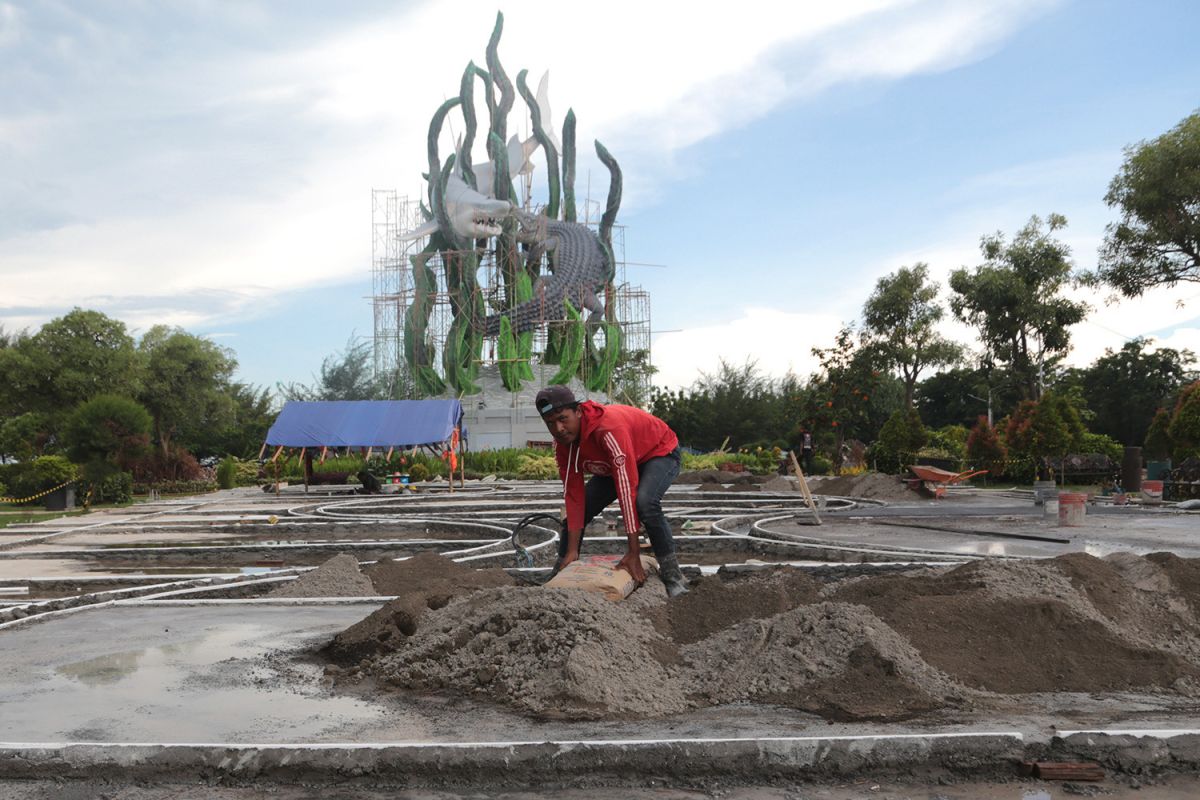 Taman Suroboyo dilengkapi tempat bermain anak dan berkuda