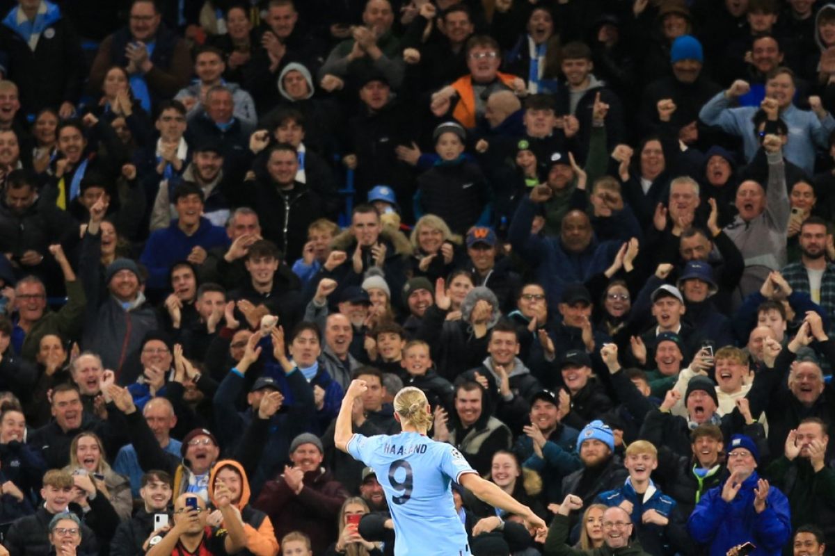 Manchester City menang 2-1 atas Fulham meski Cancelo kartu merah