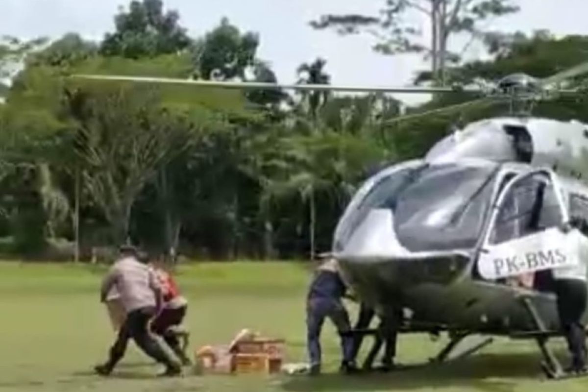 Bantuan logistik desa terisolir disalurkan pakai helikopter