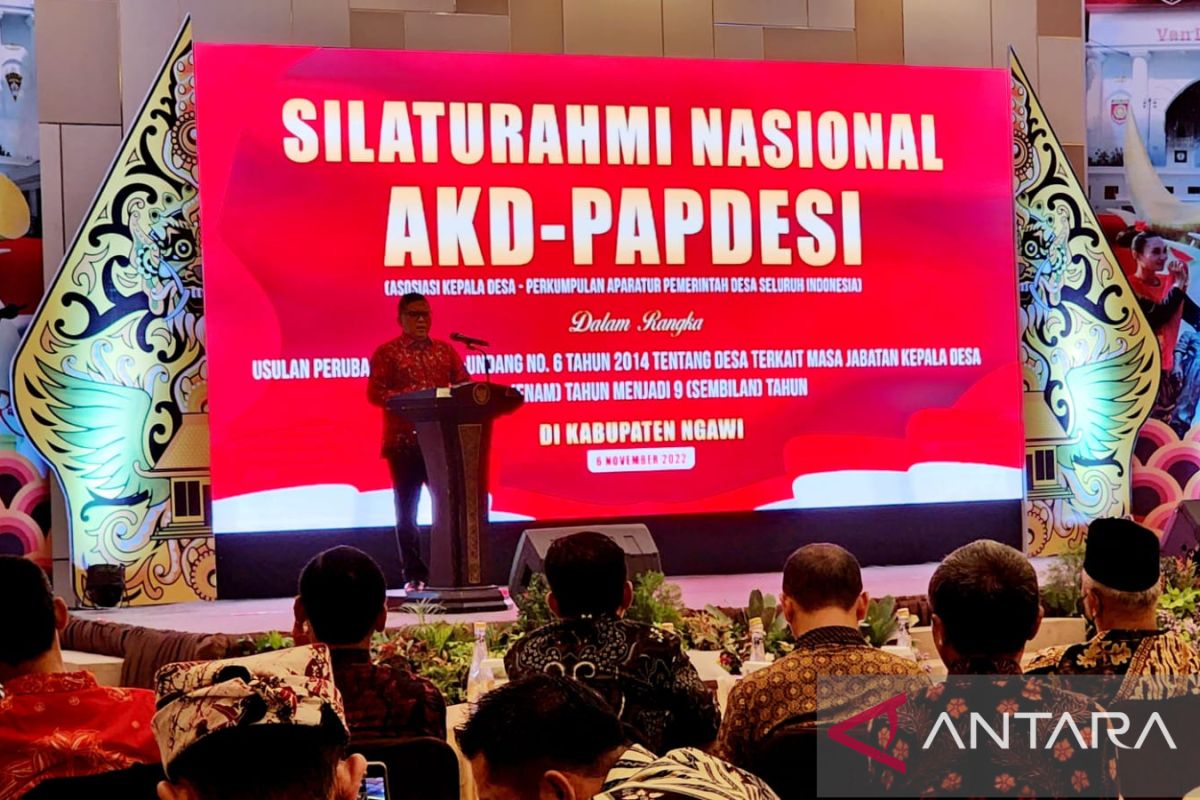 Hasto beri pantun ke kepala desa yang usul perpanjangan masa jabatan