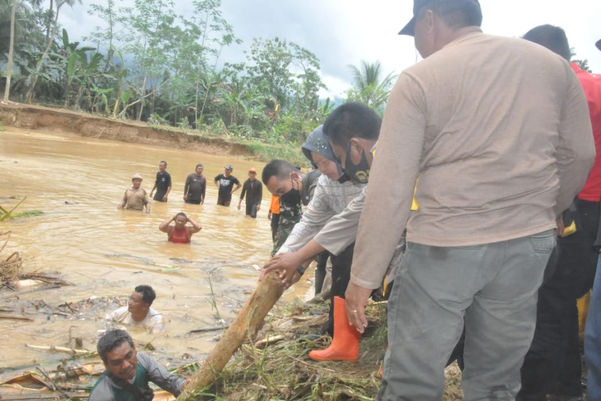 Kemarin banjir melanda Trenggalek, kejadian karhutla berkurang