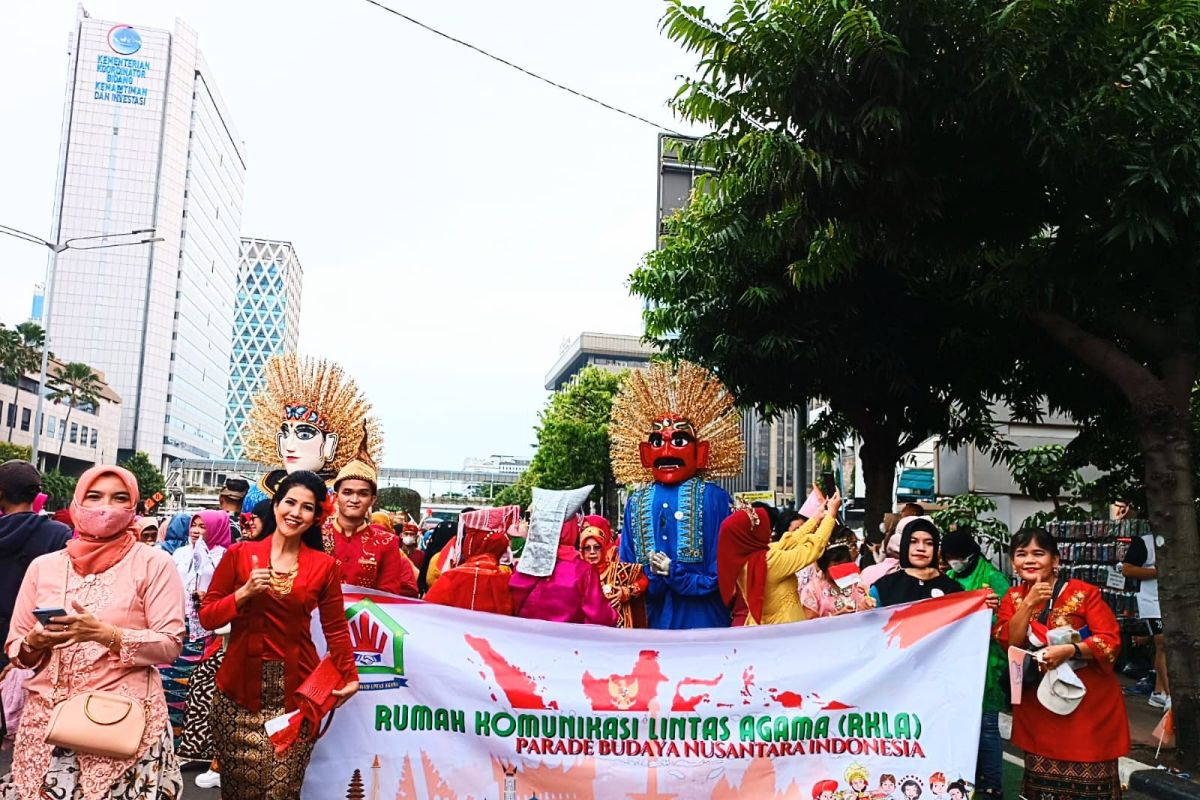 BNPT gelar parade budaya nusantara 6.500 wanita berkebaya nusantara