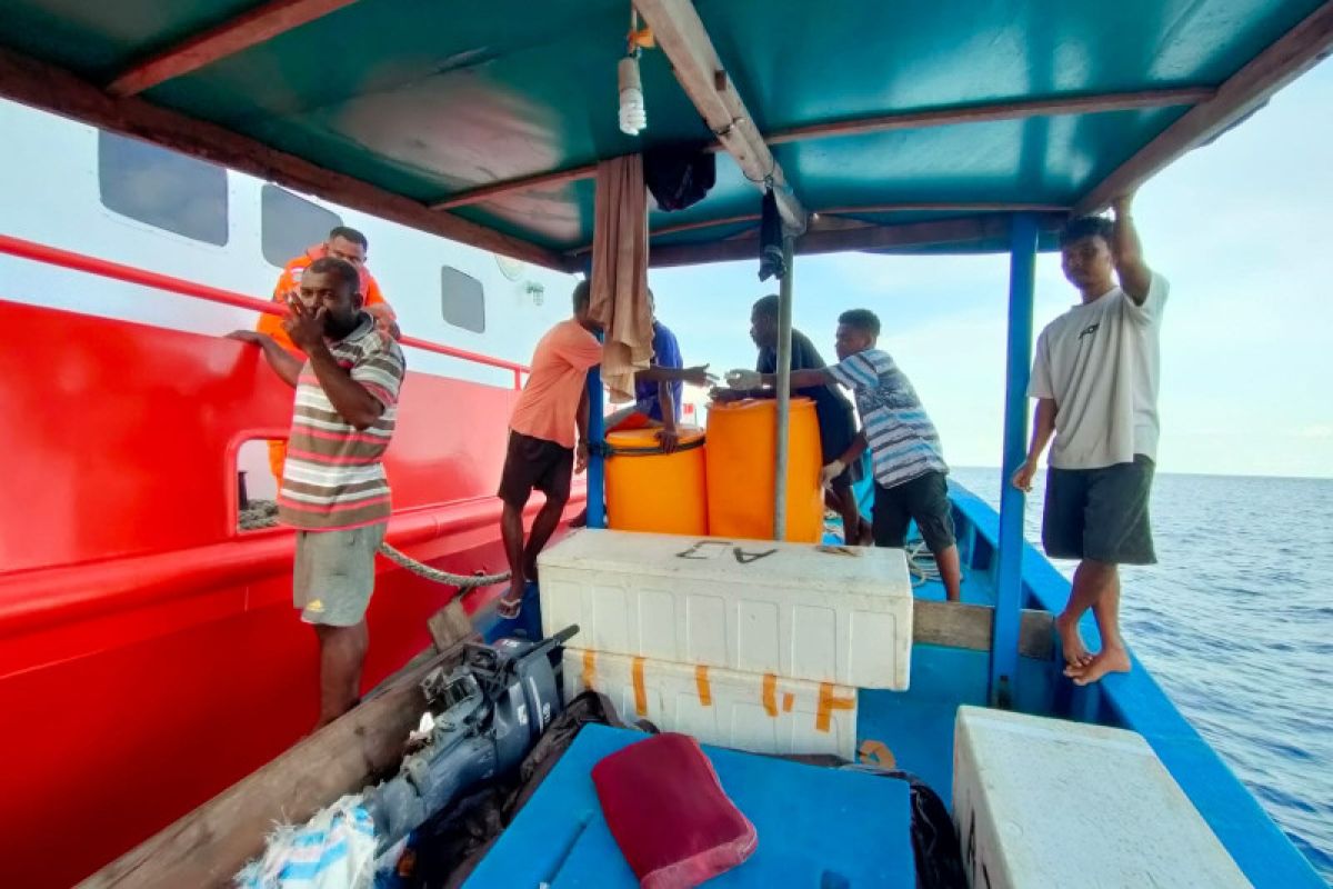 Basarnas selamatkan kapal nelayan terombang ambing di laut Raja Ampat