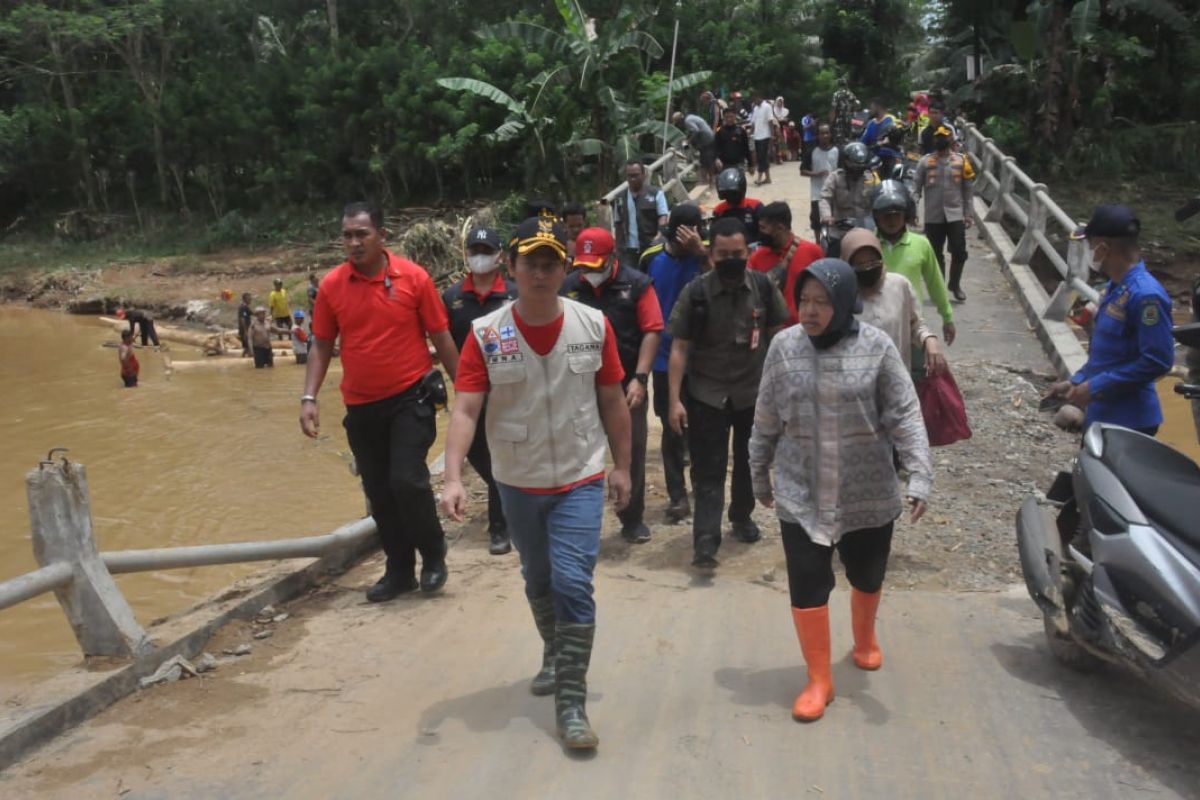 Risma tinjau bencana banjir terparah di Munjungan Trenggalek