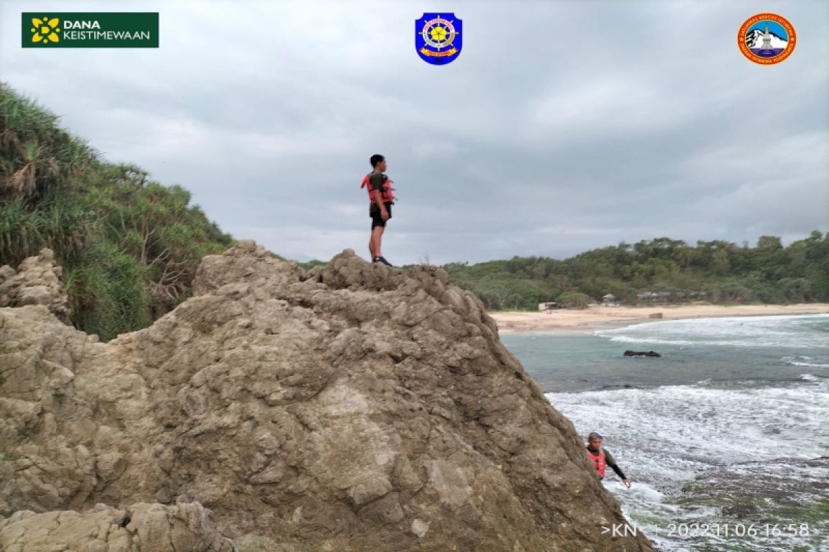 SAR Gunungkidul mencari korban tenggelam di Pantai Jungwok