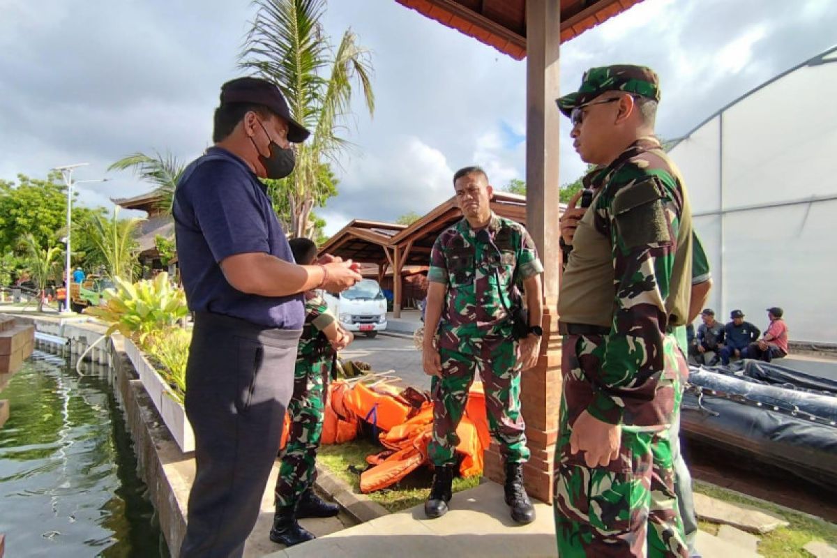 Pemkot Denpasar dan TNI bersihkan sampah di Tahura Mangrove sambut G20