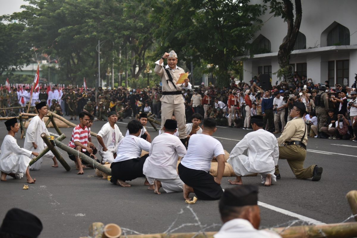 Wali Kota kobarkan semangat pertempuran di Parade Surabaya Juang