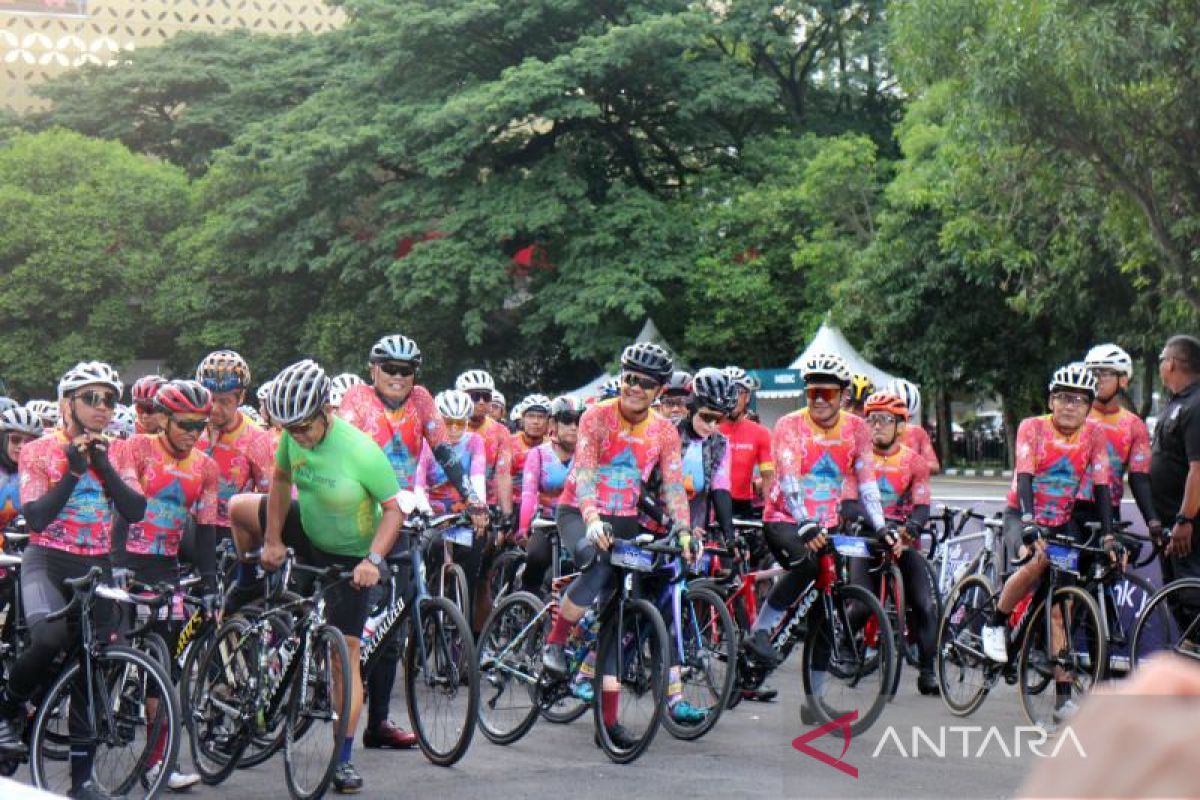 Sebanyak 1.500 peserta mengikuti Tour de Borobudur 2022 di Solo