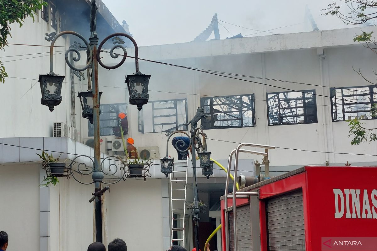 Sejumlah pekerja proyek diamankan terkait kebakaran Gedung Bappelitbang Kota Bandung