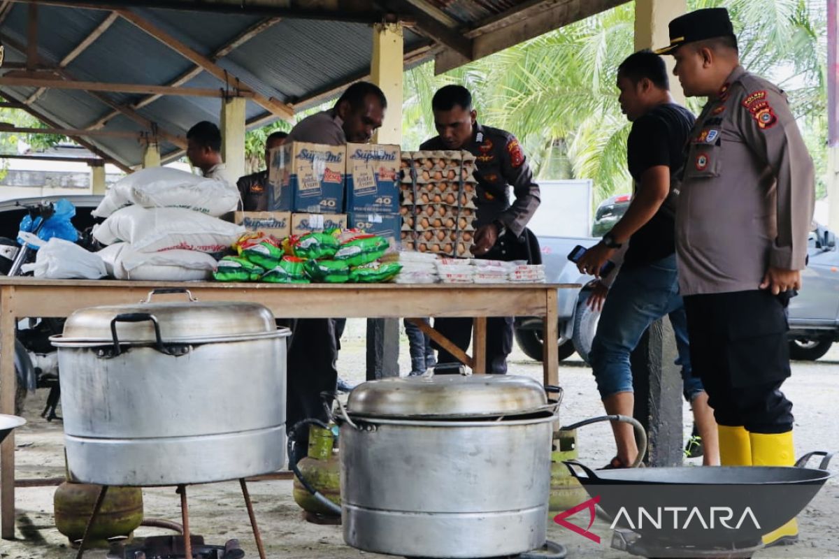 Polres Aceh Barat buka dapur umum untuk korban banjir