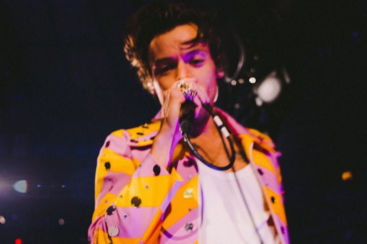 Harry Styles batalkan konsernya pekan ini karena alami flu