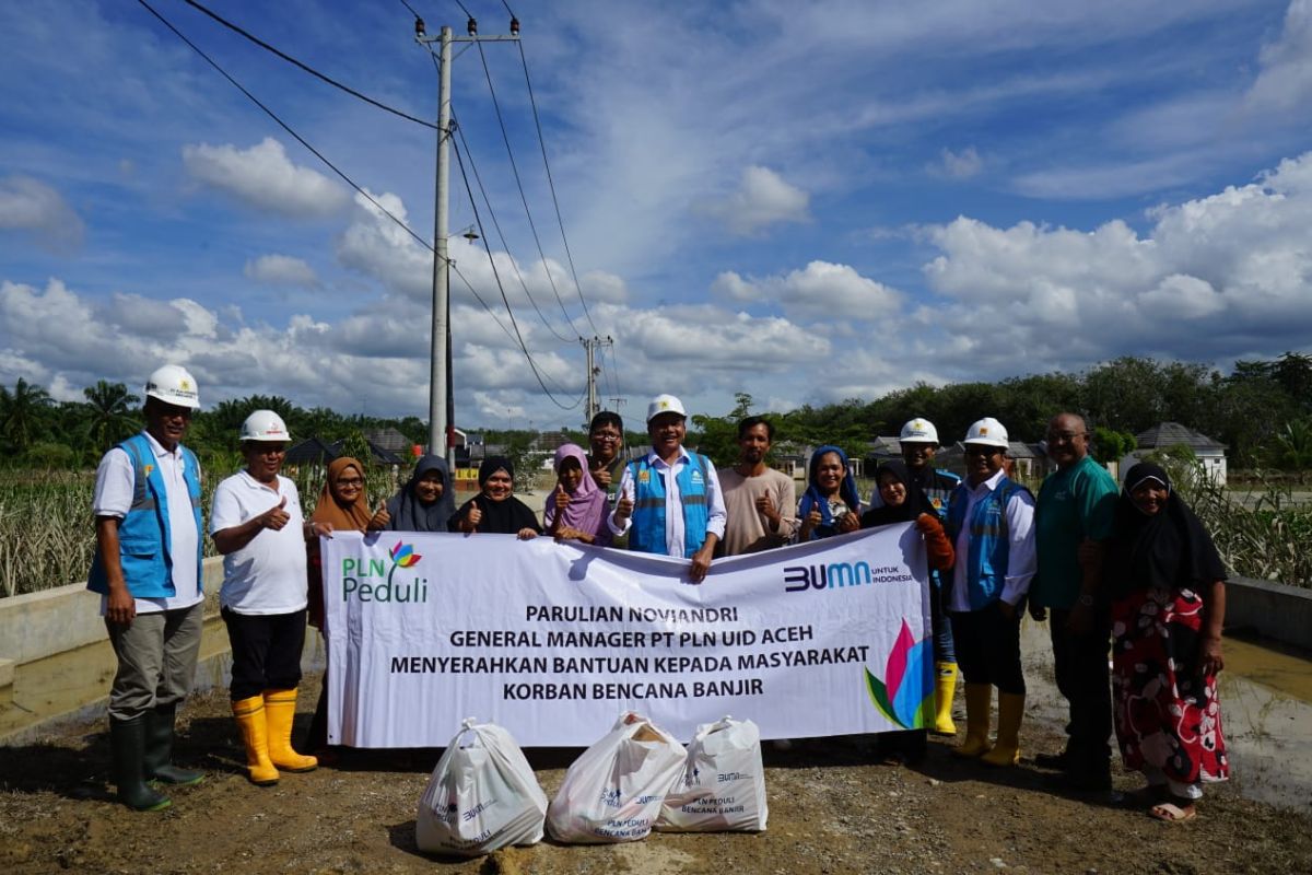 PLN UID Aceh salurkan bantuan masa panik di Aceh Tamiang