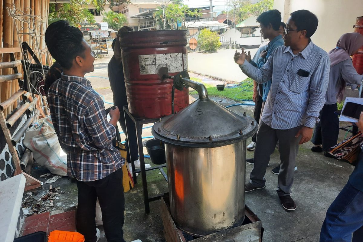 Disperin NTB siapkan sumber daya manusia IKM produsen bumbu rokok