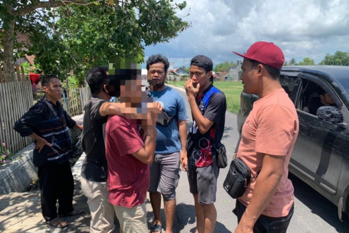 Tega! dua pelajar panah tukang parkir hingga luka di perut