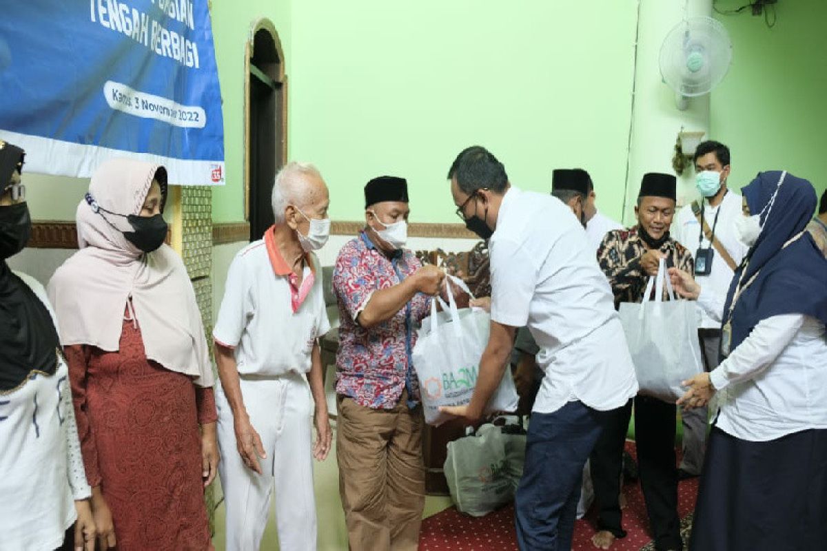 Bazma Pertamina Patra Niaga Jawa Bagian Tengah berikan bantuan 300 paket sembako