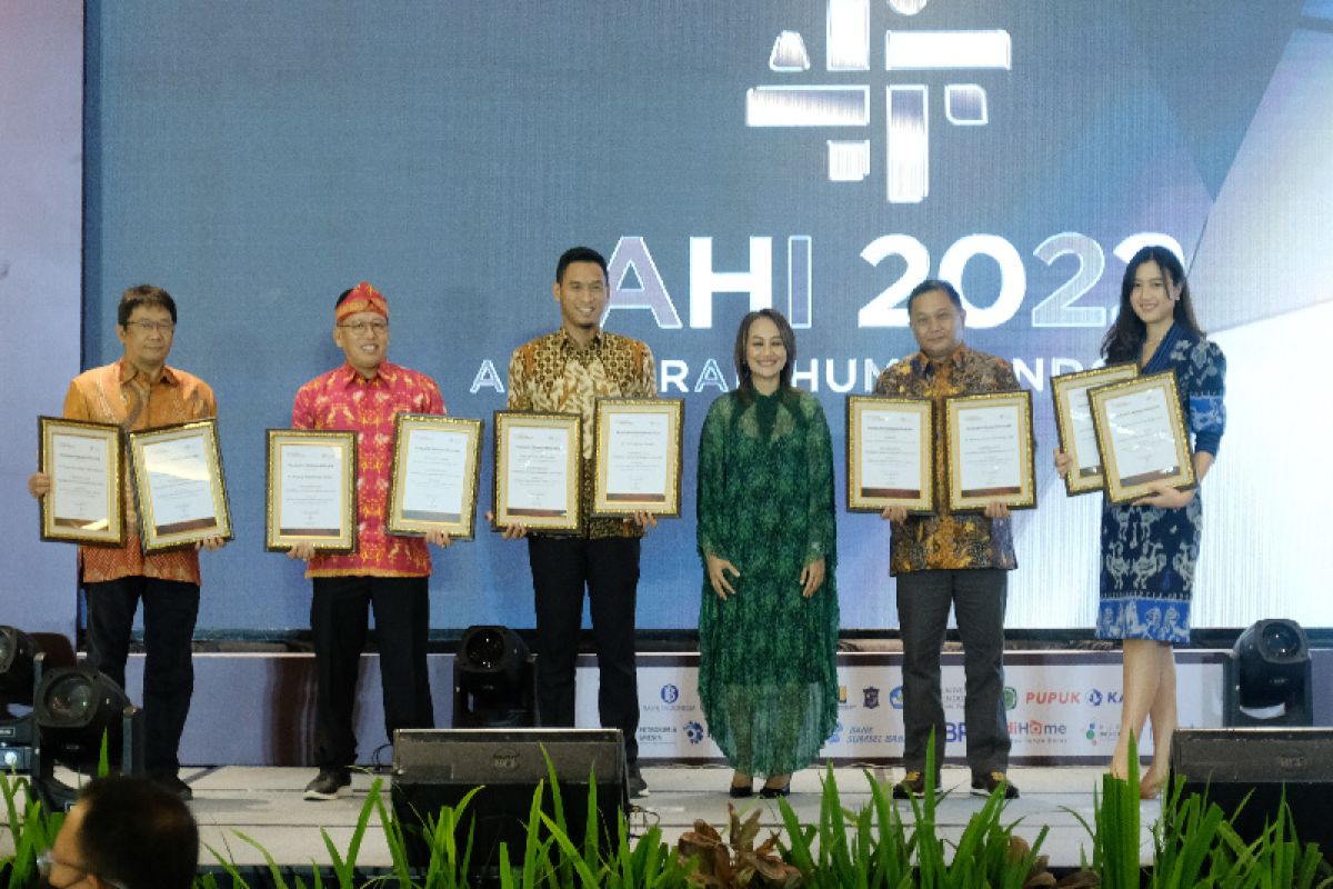 Raih tiga penghargaan bergengsi AHI Awards 2022, Semen Gresik Institusi Terpopuler di Media Digital