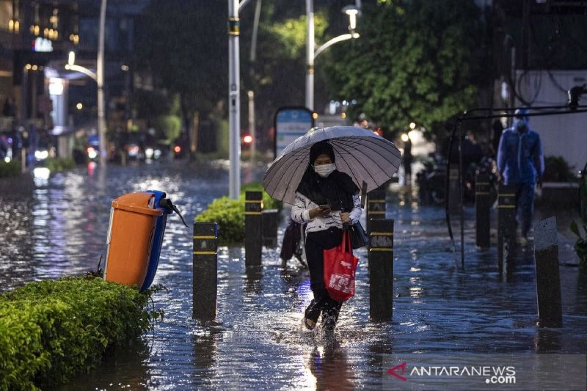 Prakiraan cuaca DKI hari ini berawan hingga hujan sepanjang Minggu