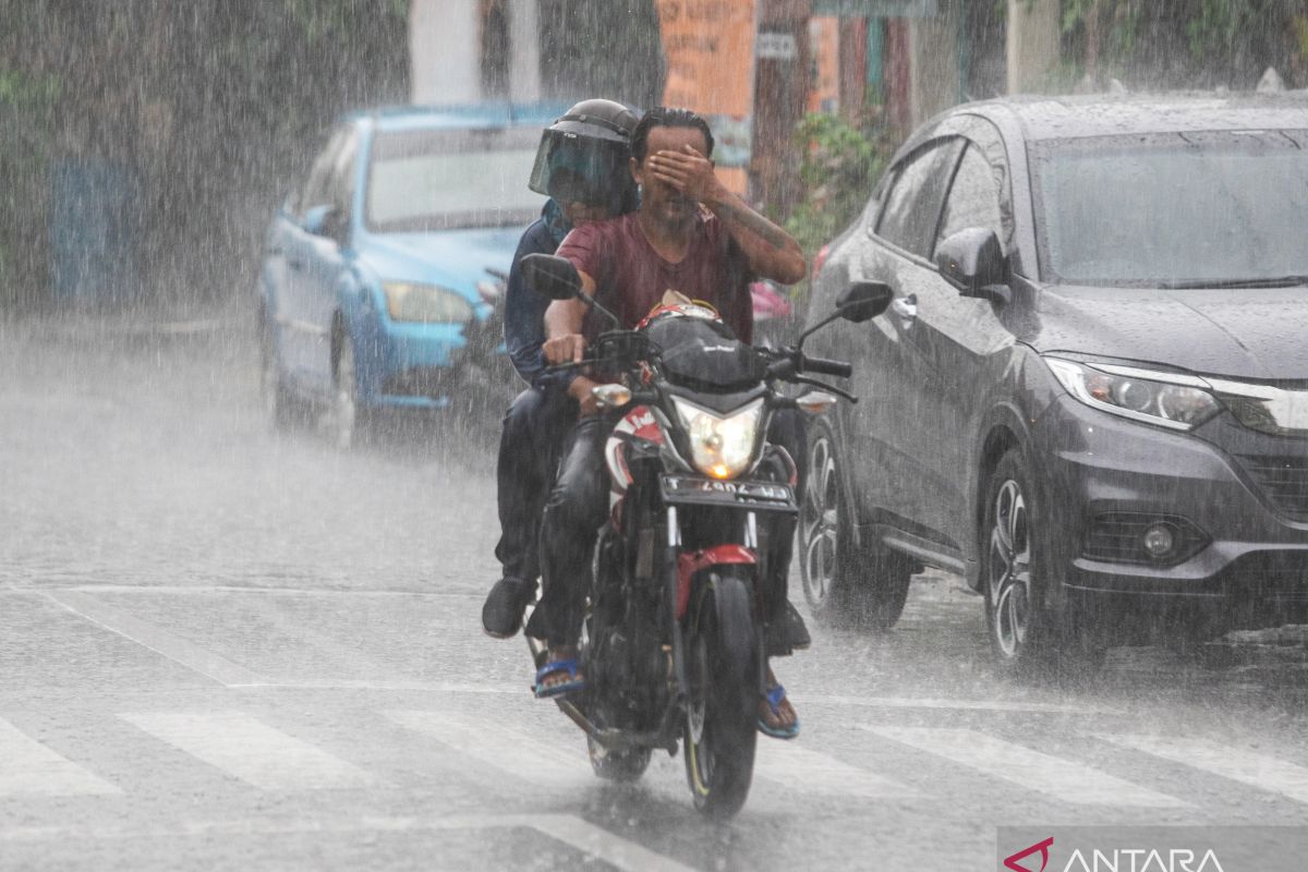 BMKG prakirakan sebagian besar wilayah Indonesia berpotensi hujan lebat