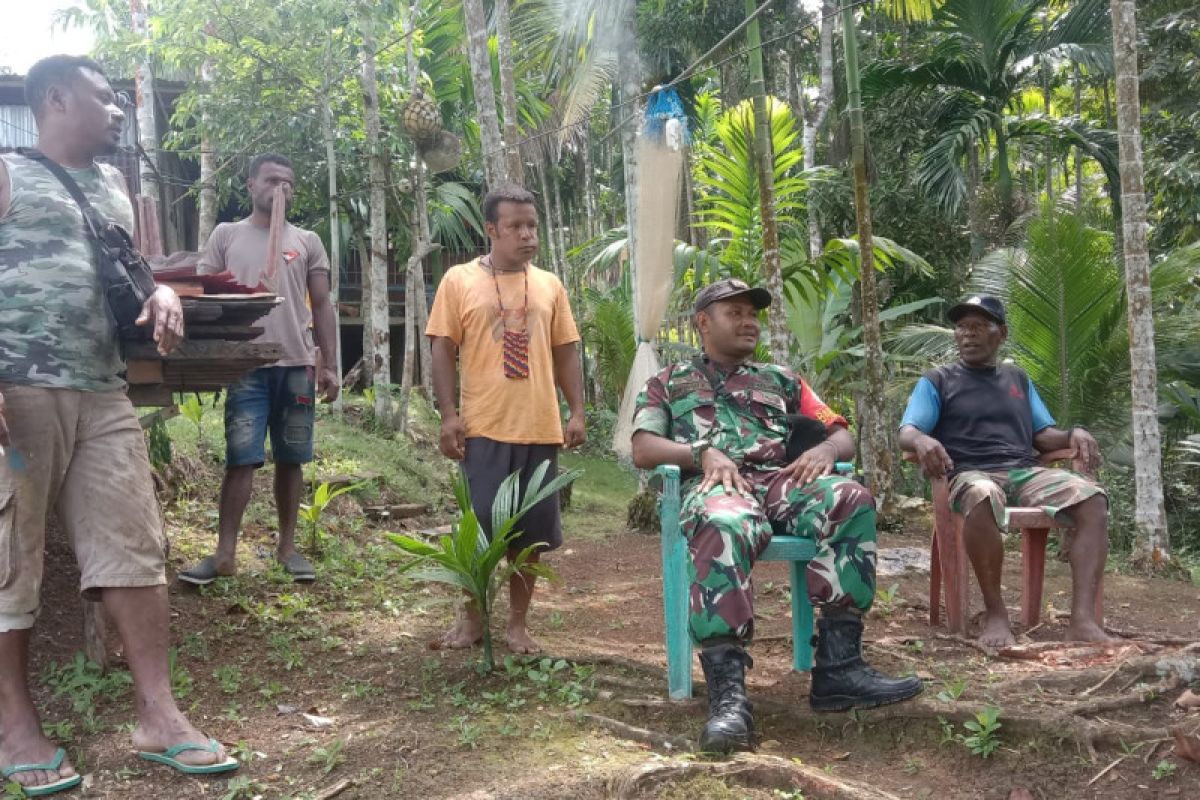 Koramil Supiori Selatan pantau wilayah binaan melalui komsos