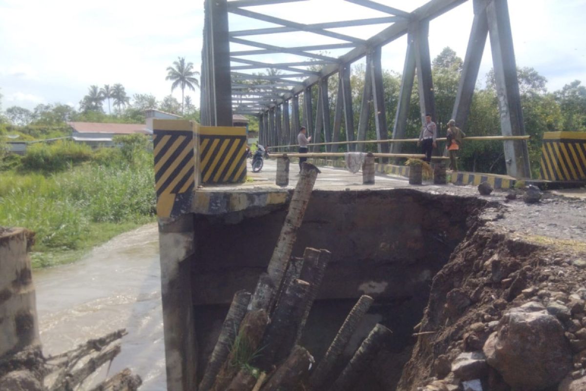 BPBD: Banjir putuskan pangkal jembatan di Rejang Lebong